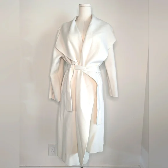 🎀 Winter Coat 🎀 white wrapped coat with belt - Picture 2 of 13